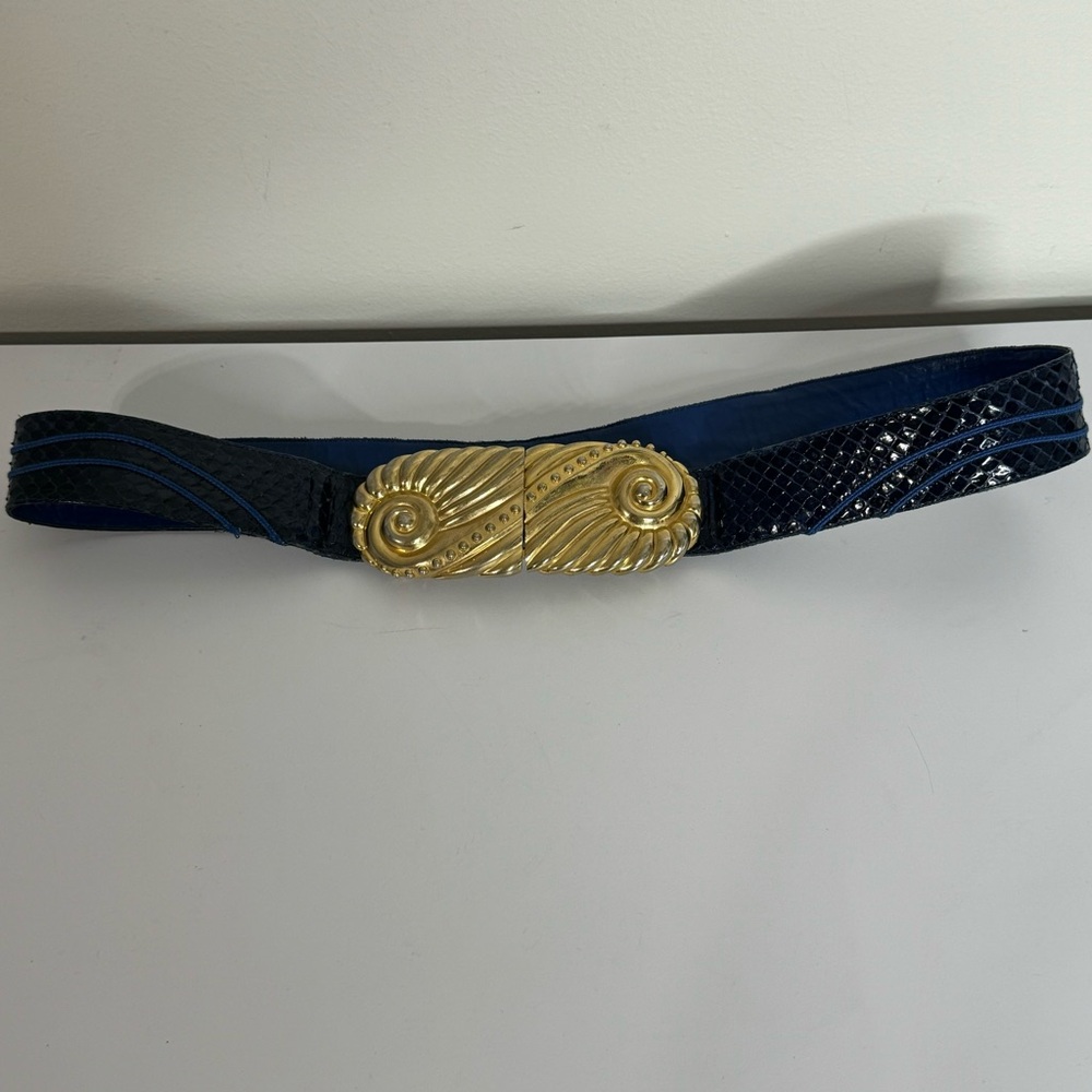 Vintage 1986 Pearl Blue Snake Print Gold Buckle Belt